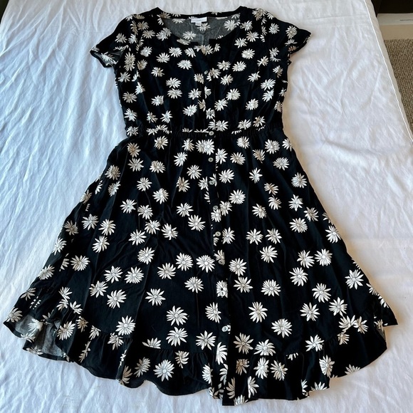J Jill Black size S Dress Black with White Daisies Button Front Ruffle Pockets - Picture 1 of 9